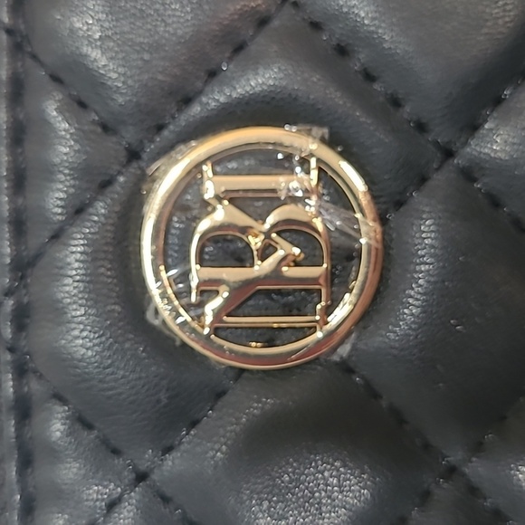 NWOT Badgley Mischka Black & Gold Quilted Wristlet Bag Purse Women's - Picture 3 of 7